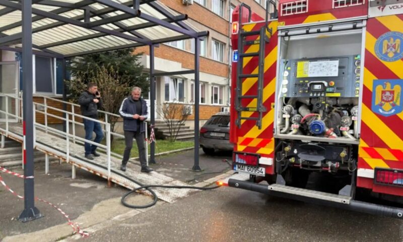 Plan Roșu de intervenție la Spitalul din Reșița. Zeci de pacienți evacuați
