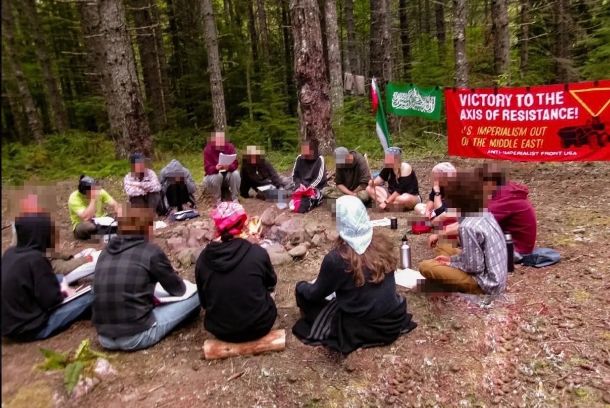 Tabără comunistă pentru adolescenți, în SUA. Copiii, învățați să facă revoluție