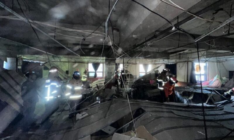 Tavan prăbușit într-un centru comercial. 36 de persoane au fost rănite
