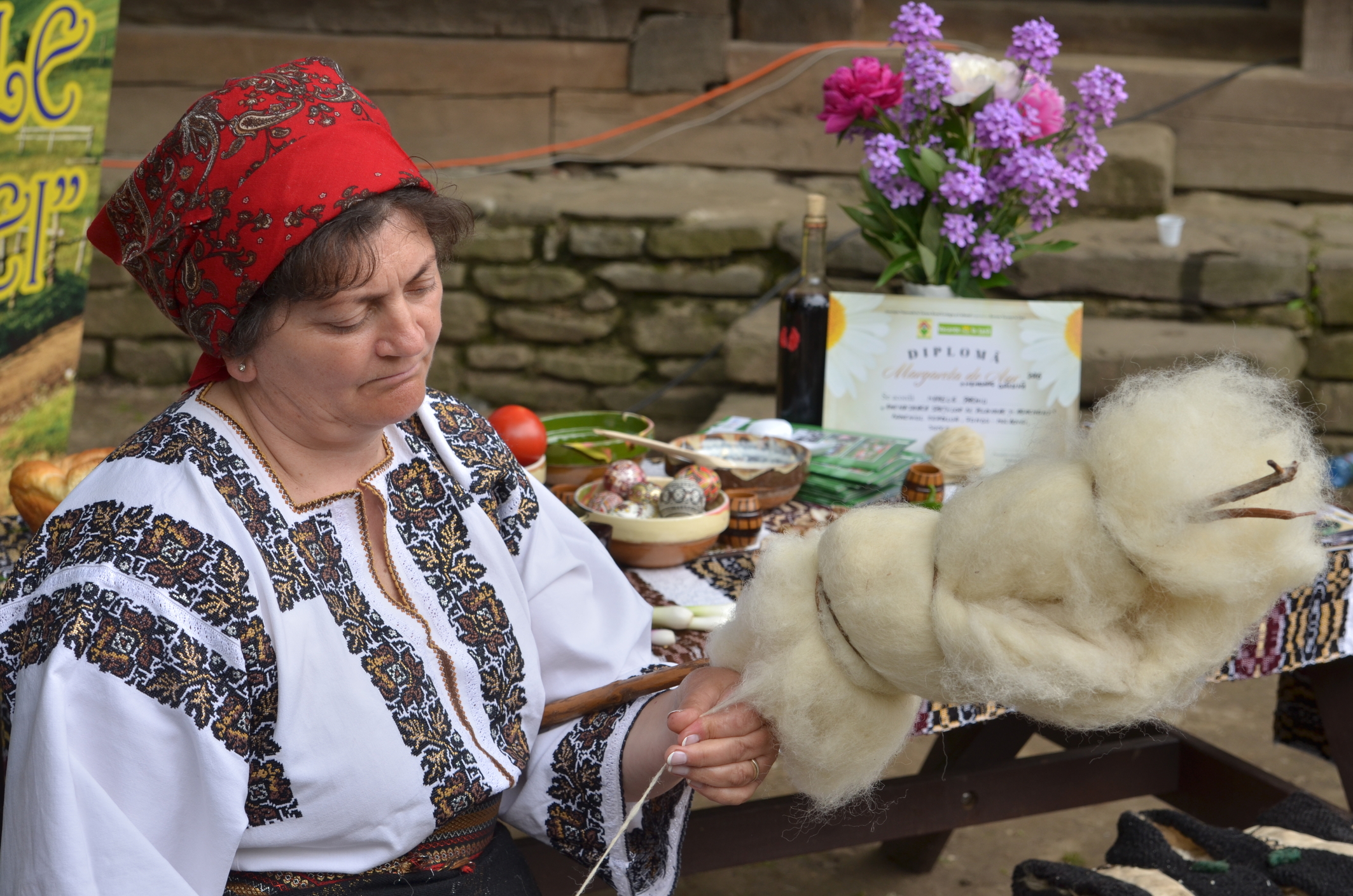 Meșteri populari, expoziții și muzică tradițională la București. Acces liber