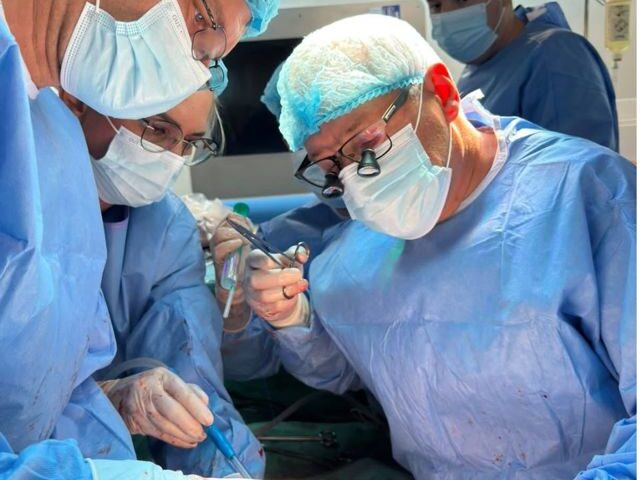 Un medic din Republica Moldova, în spatele unei premiere medicale la Fundeni. Ficat prelevat robotic de la un donator viu
