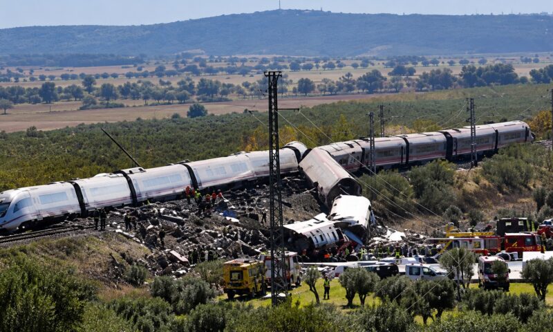 Un român a intervenit după tragedia feroviară din Spania. A tăiat gardul pentru a salva călători
