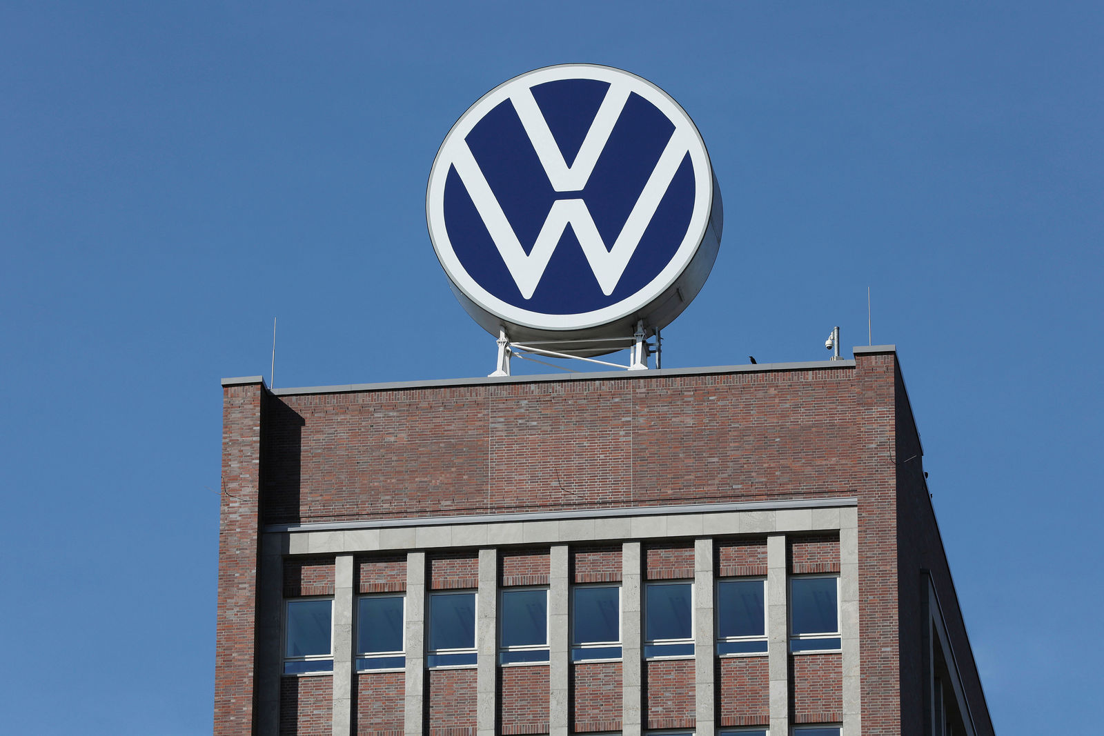 Criză profundă la gigantul auto Volkswagen. Sindicatul IG Metall dă ultimatum conducerii și pregătește proteste de amploare
